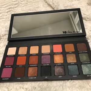 Urban Decay Born to Run eyeshadow palette